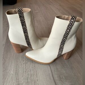 Oasis society white faux leather booties